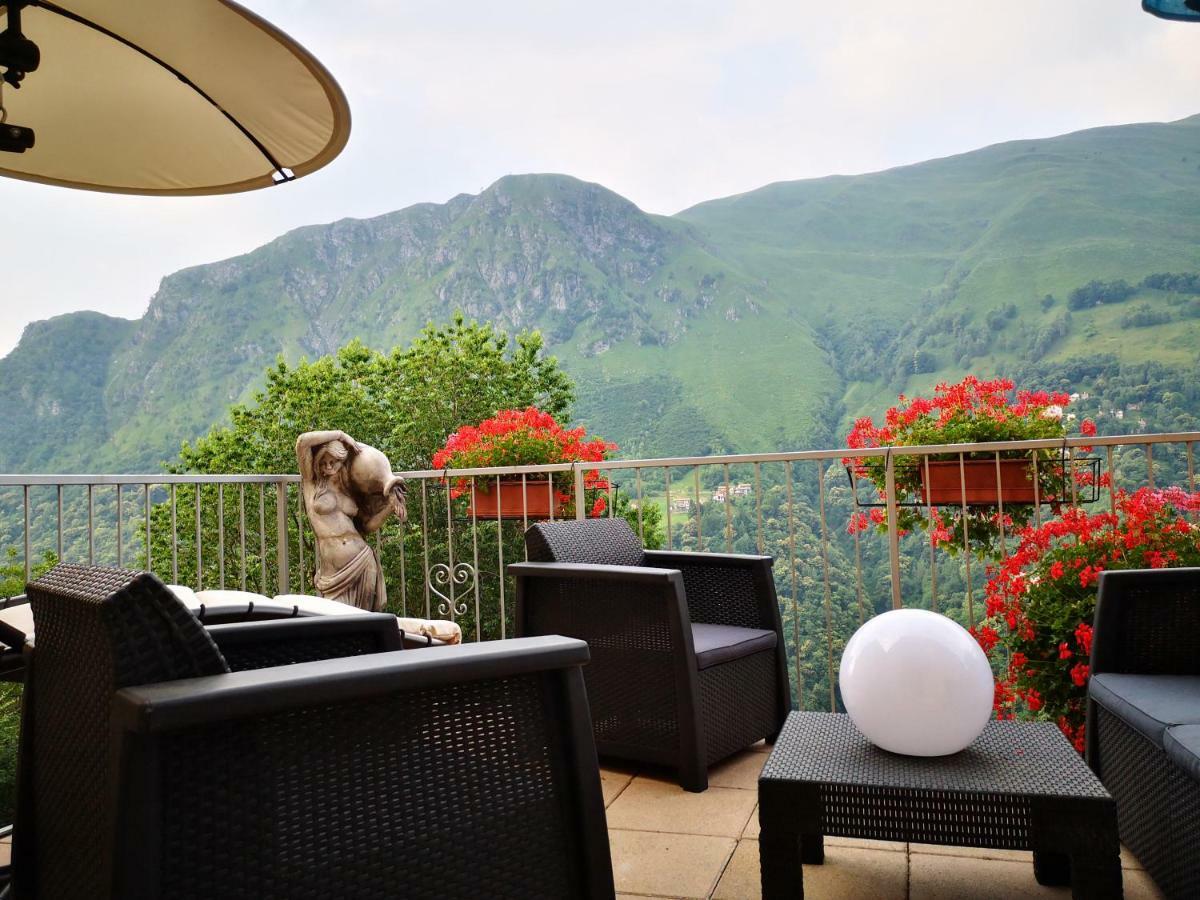 Chalet Con Piscina Garzeno Exterior photo