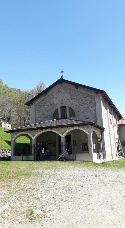Chalet Con Piscina Garzeno Exterior photo